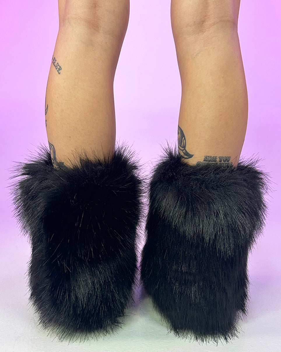 Fuzzy boots with fashion bows